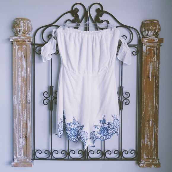 Victoria + Sophia Dresses & Skirts - NWOT Victoria + Sophia Romper